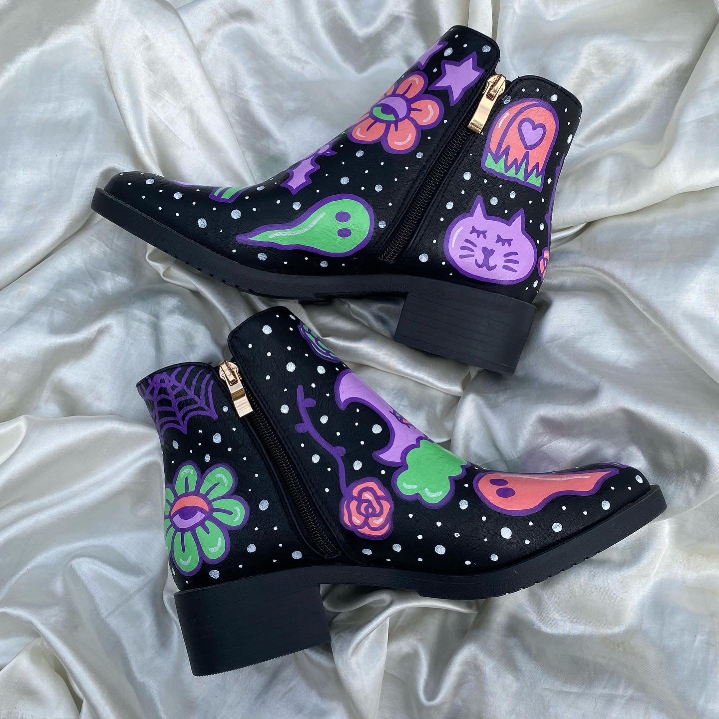 spooky painted boots 6.5