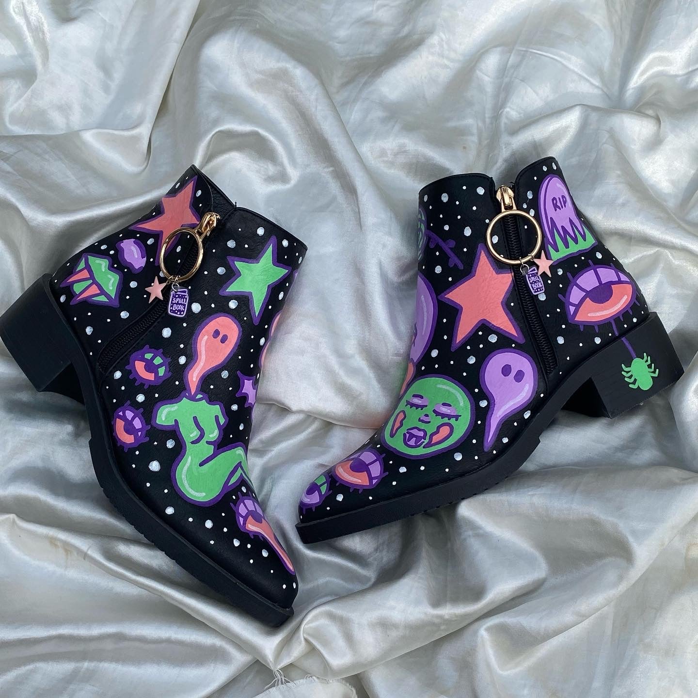 spooky painted boots 6.5